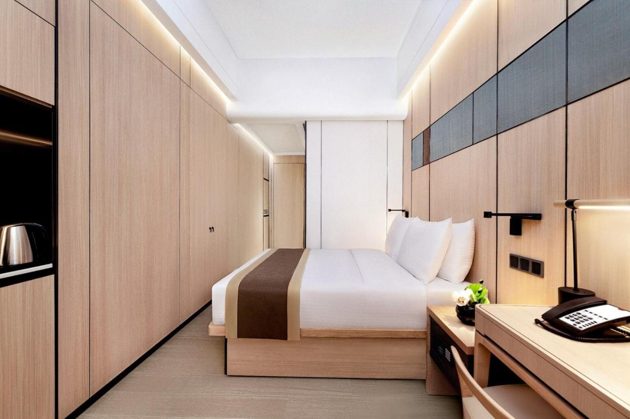 Harbour Plaza Metropolitan Hotel